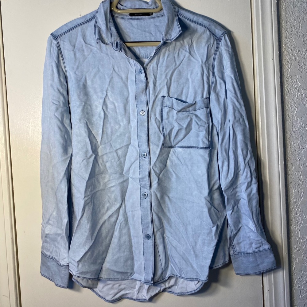 Talula Aritzia Womens Light Wash Style Button Down Shirt Blue Long Sleeve Small